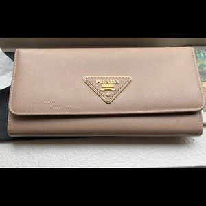 Prada saffiano leather in long wallet. Originally bought from Italy.
